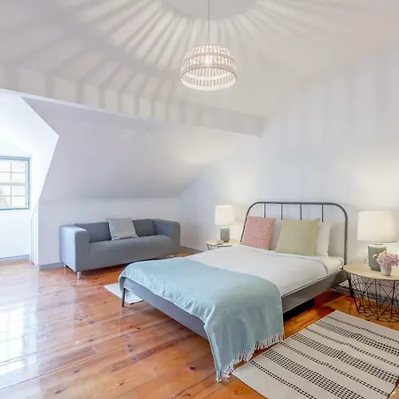 Bright & Spacious Alfama Apartment, By Timecooler Appartement