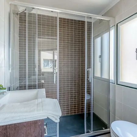 Bright & Spacious Alfama Apartment, By Timecooler Апартаменты Лиссабон