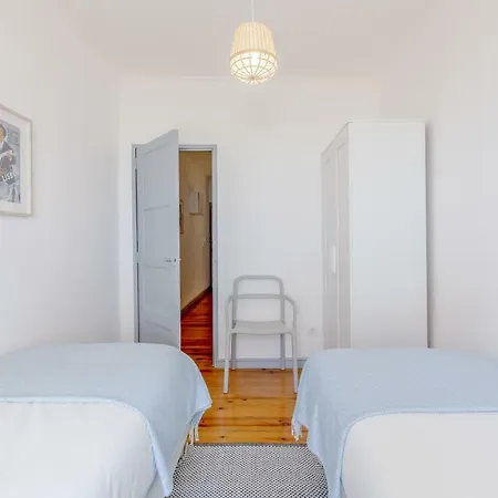 Bright & Spacious Alfama Apartment, By Timecooler Appartement Lisboa