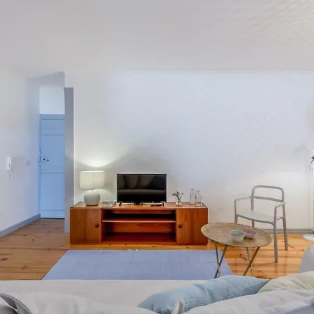 Bright & Spacious Alfama Apartment, By Timecooler Lisboa