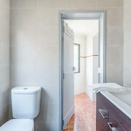 Bright & Spacious Alfama Apartment, By Timecooler Appartement *