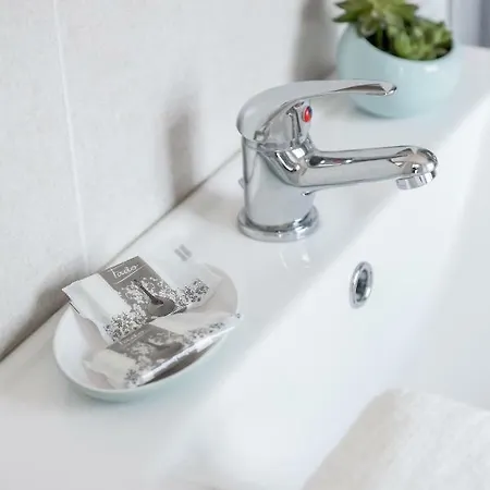 Bright & Spacious Alfama Apartment, By Timecooler * Лиссабон