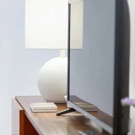 Bright & Spacious Alfama Apartment, By Timecooler 公寓 *