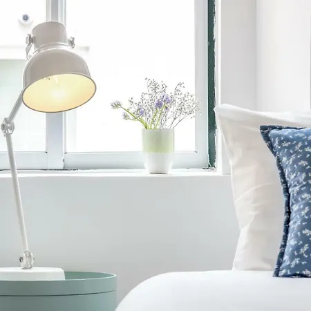 Bright & Spacious Alfama Apartment, By Timecooler * Lizbona